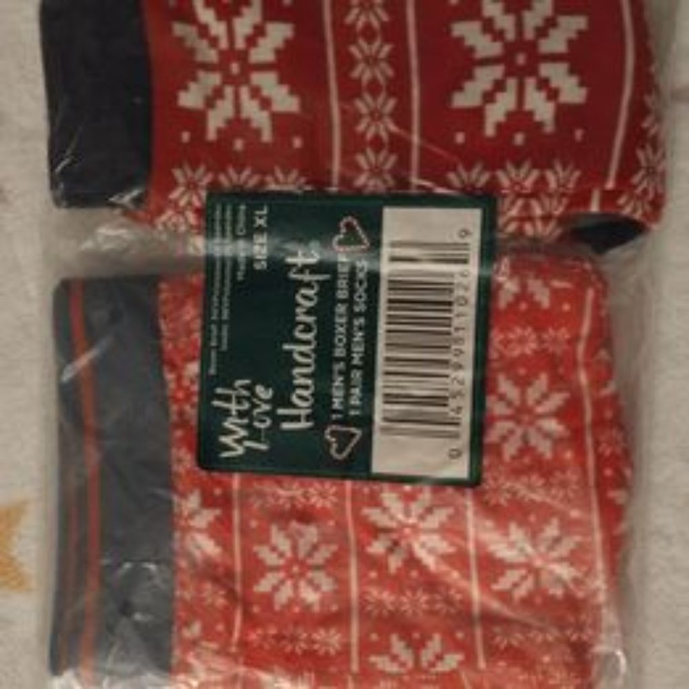 With Love Handcraft mens socks and underwear set  red snowflakes sz XL
